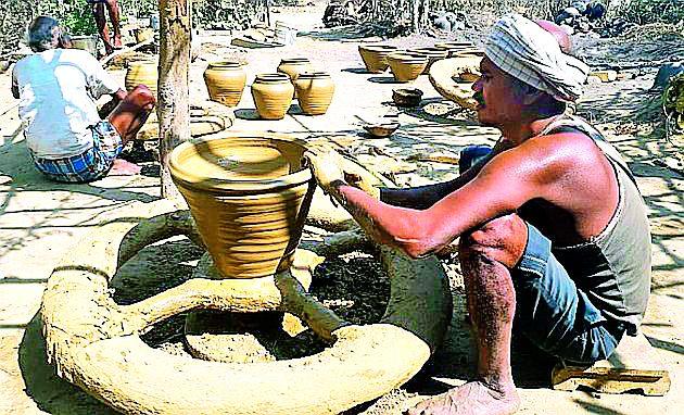 Kumbhar Samaj is still alive today | कुंभार समाज आजही जगतोय उपेक्षितांचे जीणे