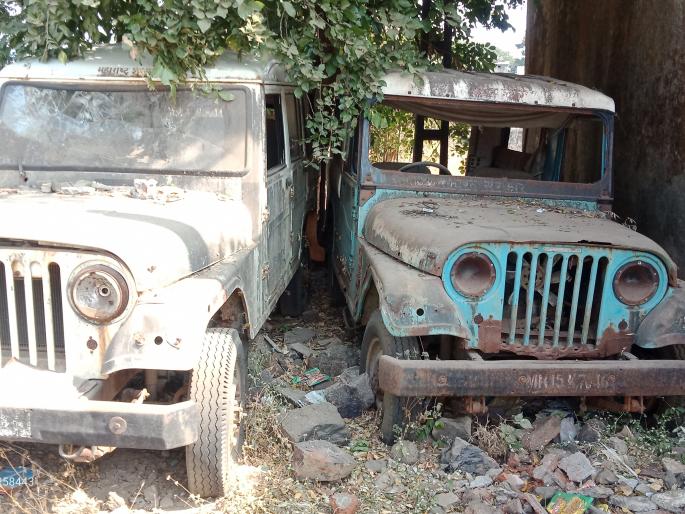 'Let's move slowly' with officials, without failing vehicles! | वाहनांअभावी सभापतींसह अधिका-यांचे ‘धीरे से चलो’! 'Let's move slowly' with officials, without failing vehicles! | वाहनांअभावी सभापतींसह अधिका-यांचे ‘धीरे से चलो’!