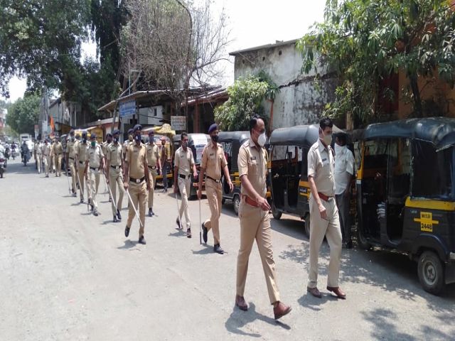 Police route march in Igatpuri | इगतपुरीत पोलिसांचा रुट मार्च Police route march in Igatpuri | इगतपुरीत पोलिसांचा रुट मार्च