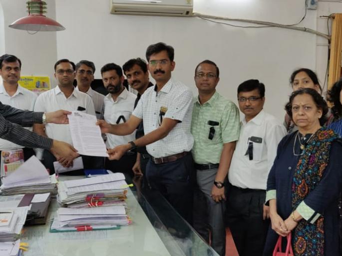 Protest against attacks on doctors | डॉक्टरांवरील हल्ल्यांविरोधात निदर्शने