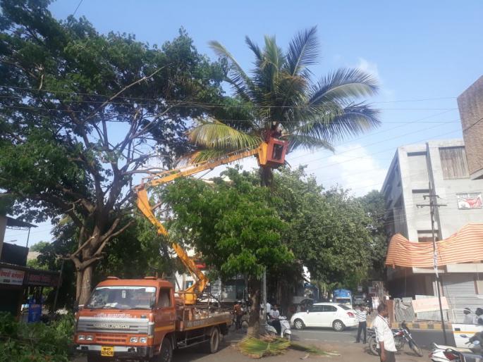 nashik,the,fifth,day,in,row,mahavitaran | सलग पाचव्या दिवशीही महवितरण खांबावर