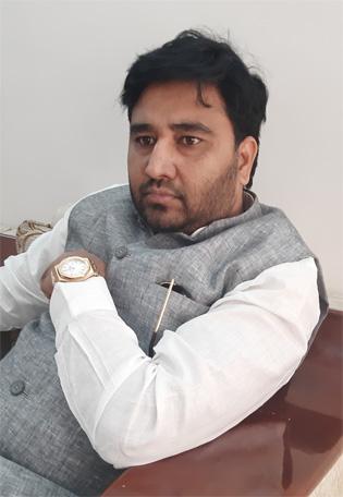 The Chairman of the Commission left the meeting partially | आयोगाच्या अध्यक्षांनी बैठक अर्धवट सोडली The Chairman of the Commission left the meeting partially | आयोगाच्या अध्यक्षांनी बैठक अर्धवट सोडली