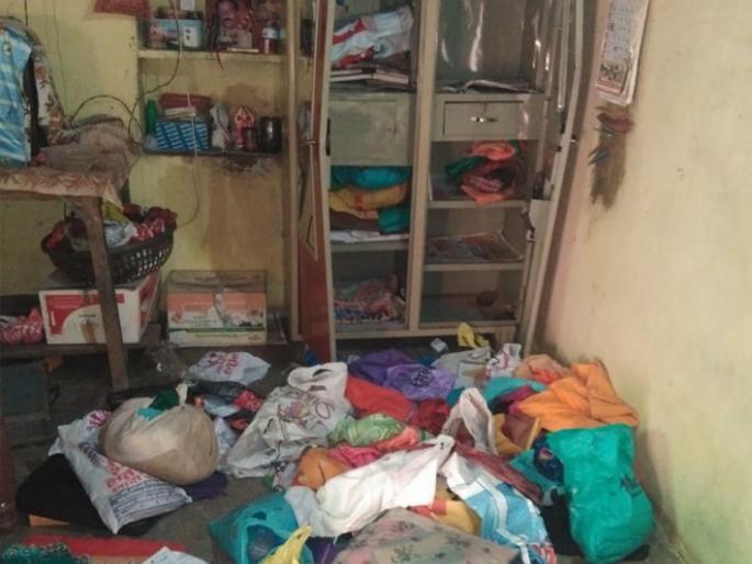 Lady police employee's house broken | पोलीस कर्मचाऱ्याच्या घरी चोरट्यांचा डल्ला