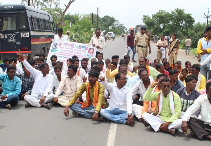 Stop the Wednesday of the Bhujjan Kranti Sena on Wednesday | लहुजी साळवे बहुजन क्रांती सेनेचा बुधवारी रास्ता रोको Stop the Wednesday of the Bhujjan Kranti Sena on Wednesday | लहुजी साळवे बहुजन क्रांती सेनेचा बुधवारी रास्ता रोको