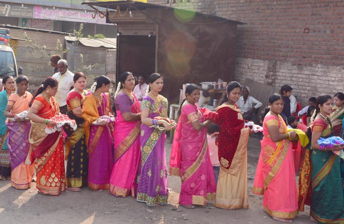 Makar sankrant celebreted | तीळगूळ घ्या.. गोड गोड बोला... Makar sankrant celebreted | तीळगूळ घ्या.. गोड गोड बोला...