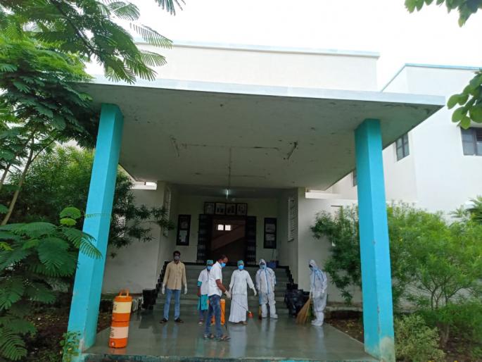 Patient care at Dabhadi Center | दाभाडीच्या सेंटरमध्ये रुग्णांची हेळसांड Patient care at Dabhadi Center | दाभाडीच्या सेंटरमध्ये रुग्णांची हेळसांड