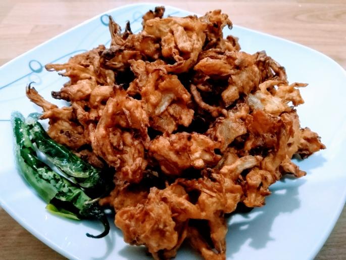 Now prefer lettuce with pumpkin for roast | भज्यांसाठी आता भोपळ्यासह पत्ताकोबीला पसंती Now prefer lettuce with pumpkin for roast | भज्यांसाठी आता भोपळ्यासह पत्ताकोबीला पसंती