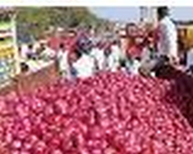 Summer onions in the district | जिल्ह्यात कांद्याला उन्हाचा तडाखा