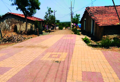 'Sannata' in Nad Gadkari Galli; Mahagaon's accidental grief | नूलच्या गडकरी गल्लीत ‘सन्नाटा’; महागावच्या अपघाताने शोककळा 'Sannata' in Nad Gadkari Galli; Mahagaon's accidental grief | नूलच्या गडकरी गल्लीत ‘सन्नाटा’; महागावच्या अपघाताने शोककळा