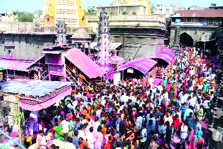 Lotta Bhaktisagar on Jyotiba mountain | जोतिबा डोंगरावर लोटला भक्तिसागर Lotta Bhaktisagar on Jyotiba mountain | जोतिबा डोंगरावर लोटला भक्तिसागर