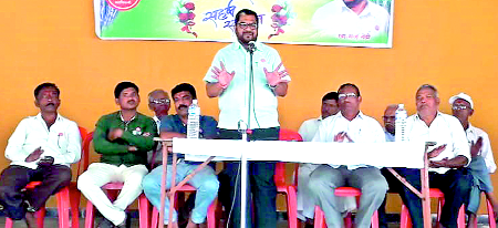 Raju Shetty does not have to worry about re-emergence of FRP | एफआरपी वाढल्याशिवाय ऊस घालण्याची गडबड नको :राजू शेट्टी Raju Shetty does not have to worry about re-emergence of FRP | एफआरपी वाढल्याशिवाय ऊस घालण्याची गडबड नको :राजू शेट्टी