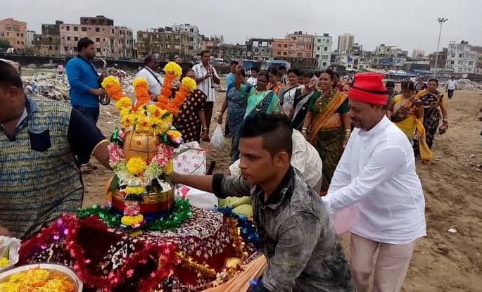 Vesave Koliwada waiting for the memorial of freedom fighters | स्वातंत्र्य सैनिकांच्या स्मारकाच्या प्रतीक्षेत वेसावे कोळीवाडा Vesave Koliwada waiting for the memorial of freedom fighters | स्वातंत्र्य सैनिकांच्या स्मारकाच्या प्रतीक्षेत वेसावे कोळीवाडा