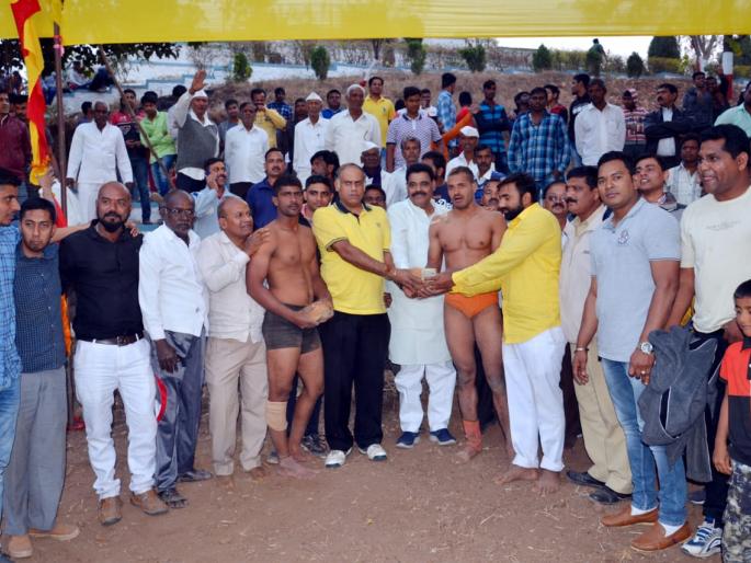 Khandwa hill wrestling riots Jadhav Mankari | खंडेबा टेकडी कुस्तीच्या दंगलीत जाधव मानकरी