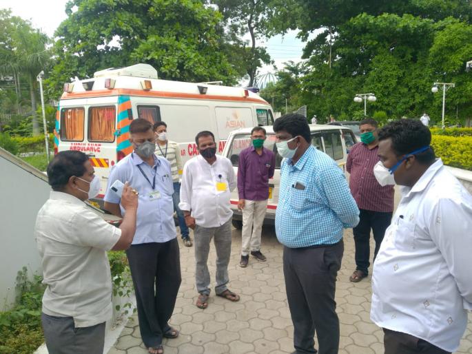 Two NMC ambulances will run from today for the service of patients | रुग्णांच्या सेवेसाठी महापालिकेच्या दोन रुग्णावाहिका आजपासून धावणार Two NMC ambulances will run from today for the service of patients | रुग्णांच्या सेवेसाठी महापालिकेच्या दोन रुग्णावाहिका आजपासून धावणार