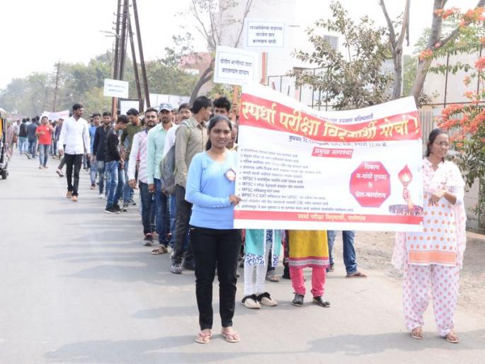 Students from Malegaon Students removed | मालेगावी विद्यार्थ्यांनी काढला मोर्चा Students from Malegaon Students removed | मालेगावी विद्यार्थ्यांनी काढला मोर्चा