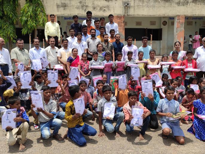 School literature allocated in Alai Vidyalay | अलई विद्यालयात शालेय साहित्य वाटप School literature allocated in Alai Vidyalay | अलई विद्यालयात शालेय साहित्य वाटप