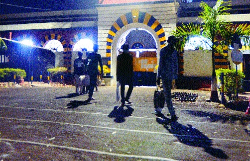 250 prisoners released from jail | कारागृहातून २५० कैद्यांची सुटका