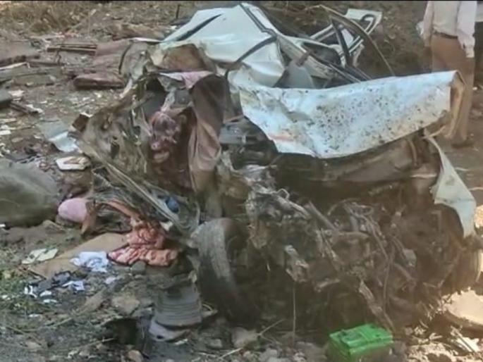 Father-in-law, pregnant daughter and son-in-law killed in accident | सासरा, गर्भवती मुलगी व जावई अपघातात ठार Father-in-law, pregnant daughter and son-in-law killed in accident | सासरा, गर्भवती मुलगी व जावई अपघातात ठार