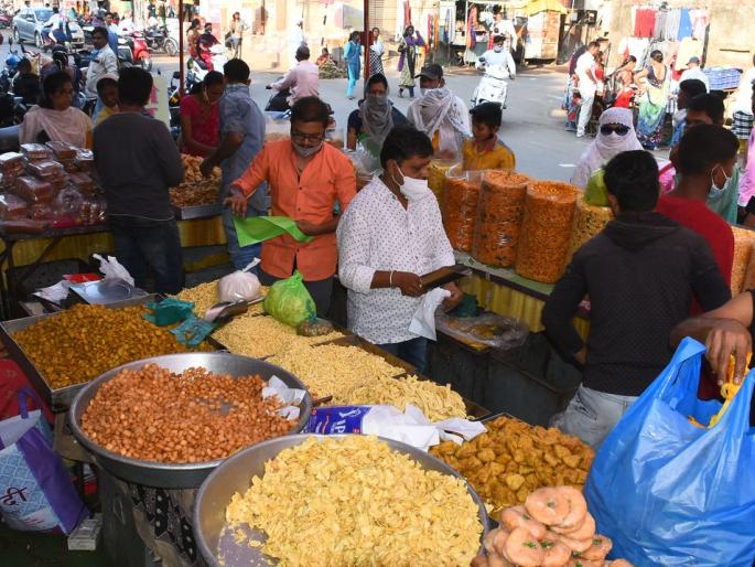 Consciousness in the market, but also need to be careful | बाजारात चैतन्य, पण काळजी घेणेही गरजेचे Consciousness in the market, but also need to be careful | बाजारात चैतन्य, पण काळजी घेणेही गरजेचे