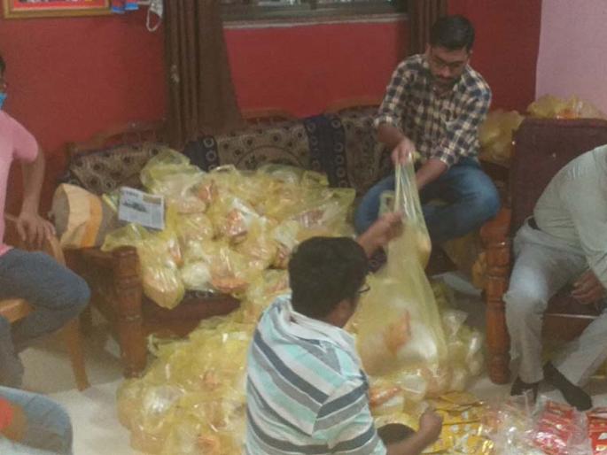 Distribution of essential items at the expense of Jubilee celebrations | जयंती उत्सवाच्या खर्चातून जीवनावश्यक वस्तू वाटप Distribution of essential items at the expense of Jubilee celebrations | जयंती उत्सवाच्या खर्चातून जीवनावश्यक वस्तू वाटप