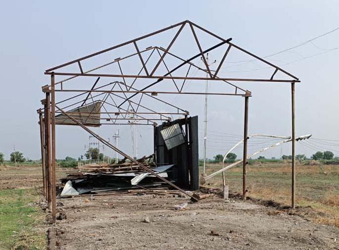 Damage inspection by people's representatives | लोकप्रतिनिधींकडून नुकसानीची पाहणी Damage inspection by people's representatives | लोकप्रतिनिधींकडून नुकसानीची पाहणी