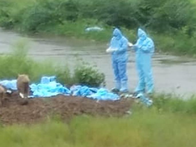 Dirt the covid center | कोविड केंद्राला घाणीचा विळखा Dirt the covid center | कोविड केंद्राला घाणीचा विळखा