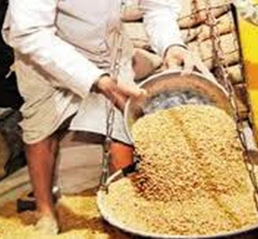 One month ration on the marriage of love in Pimpal | पिंप्राळ््यातील प्रेम विवाह करणाºयास एक महिन्याचे रेशन One month ration on the marriage of love in Pimpal | पिंप्राळ््यातील प्रेम विवाह करणाºयास एक महिन्याचे रेशन