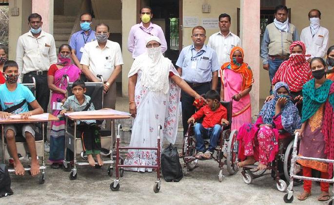 Distribution of materials to disabled students | दिव्यांग विद्यार्थ्यांना साहित्य वाटप Distribution of materials to disabled students | दिव्यांग विद्यार्थ्यांना साहित्य वाटप