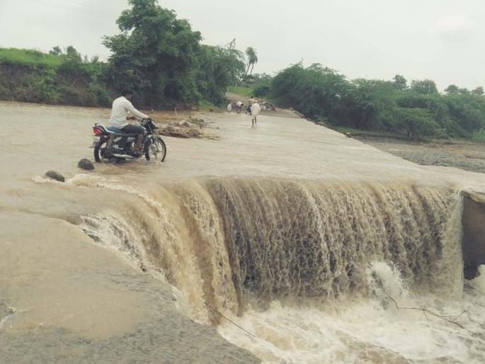 Traffic in remote areas is dangerous | दुर्गम भागातील वाहतूक धोकेदायक