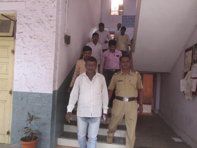 Four people of Chikhli have attempted suicide | चिखलीतील चारजणांनी केला आत्मदहनाचा प्रयत्न Four people of Chikhli have attempted suicide | चिखलीतील चारजणांनी केला आत्मदहनाचा प्रयत्न