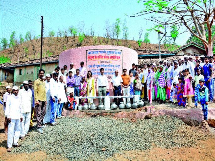 Social Networking Forum: Opening of Water Vajbad Water Project, reaching the village on the cliff and difficult climb | सोशल नेटवर्किंग फोरम : दरी व अवघड चढणावरून गावापर्यंत पोहचवले पाणी वाजवड पाणी प्रकल्पाचे लोकार्पण Social Networking Forum: Opening of Water Vajbad Water Project, reaching the village on the cliff and difficult climb | सोशल नेटवर्किंग फोरम : दरी व अवघड चढणावरून गावापर्यंत पोहचवले पाणी वाजवड पाणी प्रकल्पाचे लोकार्पण