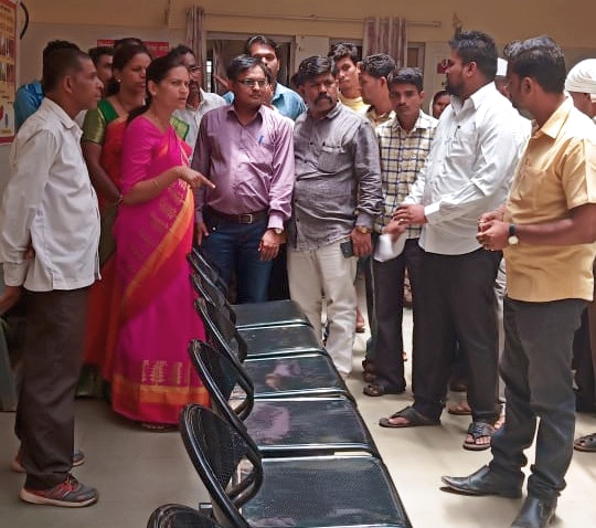 Due to some of the facilities, | अपुº्या सुविधांमुळे पेठला रु ग्णांचे हाल Due to some of the facilities, | अपुº्या सुविधांमुळे पेठला रु ग्णांचे हाल