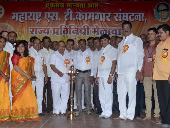 nashik,bus,strike,transport,workars,union | संपाच्या ठरावाला एकमुखी मंजुरी;कामगार संघटनेच्यासभेत निर्णय nashik,bus,strike,transport,workars,union | संपाच्या ठरावाला एकमुखी मंजुरी;कामगार संघटनेच्यासभेत निर्णय