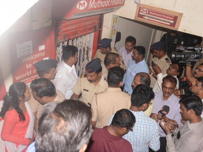 He saved his life from being generous ... | जिवावर उदार होत त्याने वाचविला मौल्यवान ऐवज...