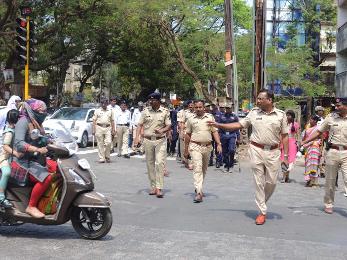 Midnight Coimbing Operation in Police Station in Chucha area | चुंचाळे परिसरात पोलिसांचे मध्यरात्री कोम्बिंग आॅपरेशन Midnight Coimbing Operation in Police Station in Chucha area | चुंचाळे परिसरात पोलिसांचे मध्यरात्री कोम्बिंग आॅपरेशन