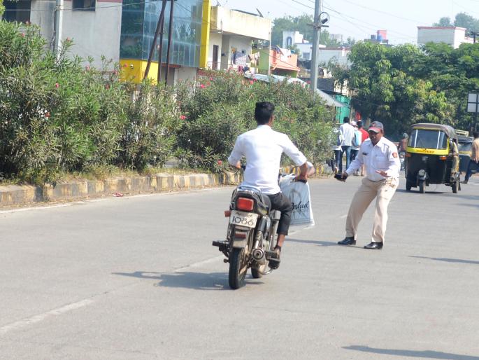 Four and a half million fine in four days | चार दिवसांत साडेतीन लाखांचा दंड