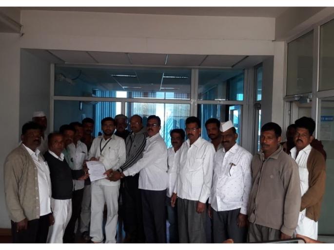 Demand for removal of encroachment on Pimpalgaon tollnack | पिंपळगाव टोलनाक्यावरील अतिक्रमण हटविण्याची मागणी Demand for removal of encroachment on Pimpalgaon tollnack | पिंपळगाव टोलनाक्यावरील अतिक्रमण हटविण्याची मागणी