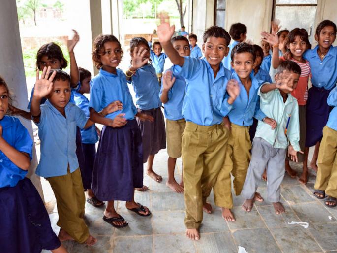 Parbhani: Waiting will be done for free uniform | परभणी : मोफत गणवेशासाठी करावी लागेल प्रतीक्षा