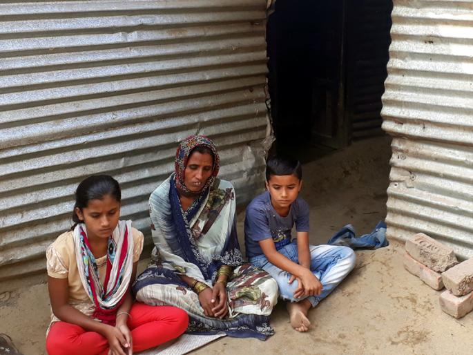 Parbhani's family died due to the demise of the family | परभणी ’ प्रमुखाच्या निधनाने कुटुंब आले उघड्यावर Parbhani's family died due to the demise of the family | परभणी ’ प्रमुखाच्या निधनाने कुटुंब आले उघड्यावर