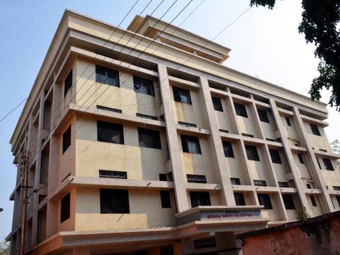 Parbhani District General Hospital Helps in Lack of Psychiatric Facilities with Prisoners | परभणी जिल्हा सामान्य रुग्णालयात कैद्यांसह मनोरुग्णांची सुविधांअभावी हेळसांड Parbhani District General Hospital Helps in Lack of Psychiatric Facilities with Prisoners | परभणी जिल्हा सामान्य रुग्णालयात कैद्यांसह मनोरुग्णांची सुविधांअभावी हेळसांड