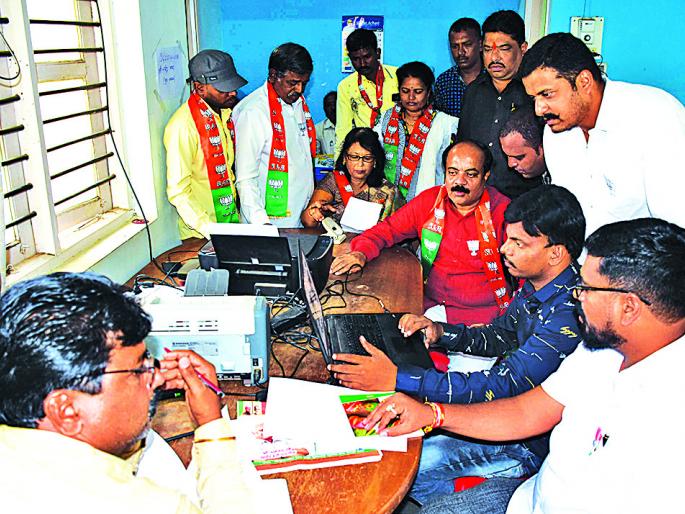 Political parties in the warroom for propaganda | Maharashtra Assembly Election 2019 :प्रचारासाठी वॉररूममध्ये राजकीय पक्षांची लगबग Political parties in the warroom for propaganda | Maharashtra Assembly Election 2019 :प्रचारासाठी वॉररूममध्ये राजकीय पक्षांची लगबग