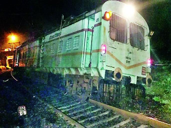 Railway passengers canceled due to cancellation of trains | रेल्वे गाड्या रद्द झाल्याने प्रवाशांचे हाल