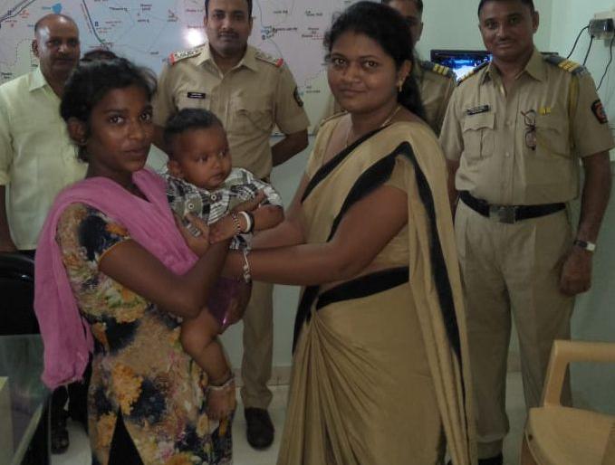 The baby found in Pagur is on the cusp of the mother | पहूर येथे सापडलेले बाळ आईच्या कुशीत