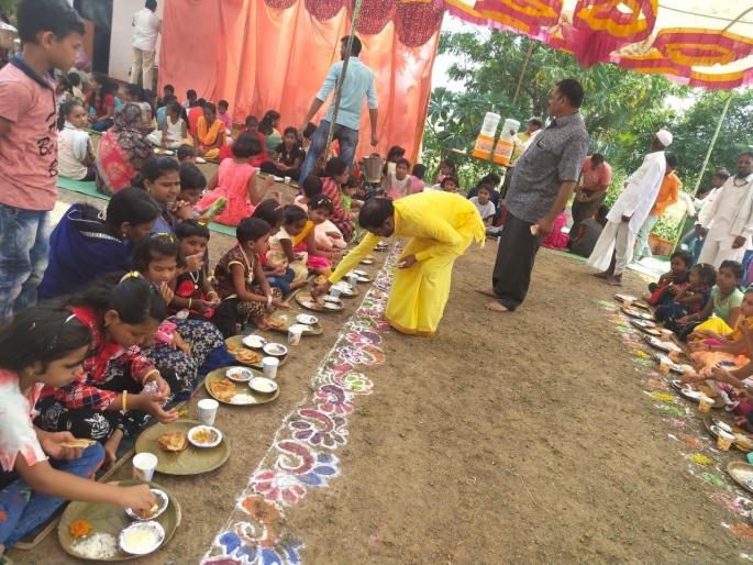 Worship of 3 daughters in the ashram at Jamner | जामनेर येथील आश्रमात ३०० कन्यांचे पूजन Worship of 3 daughters in the ashram at Jamner | जामनेर येथील आश्रमात ३०० कन्यांचे पूजन