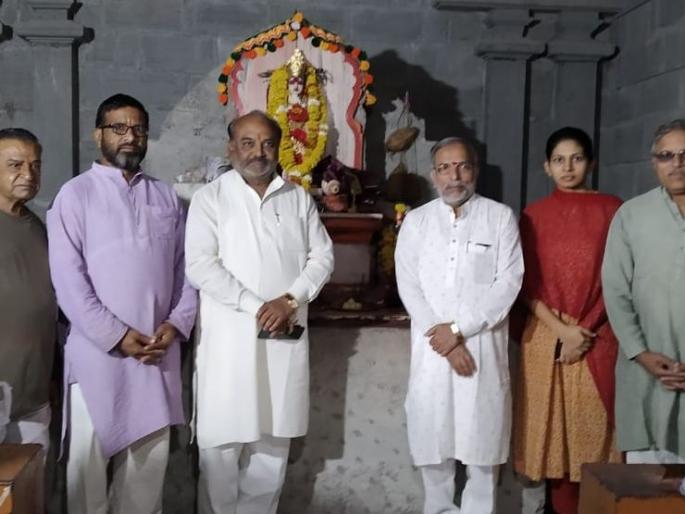 BJP National Spokesperson Madhav Bhandari visited Muktabai Samadhi | भाजपचे राष्ट्रीय प्रवक्ते माधव भंडारी यांनी मुक्ताबाई समाधीचे घेतले दर्शन BJP National Spokesperson Madhav Bhandari visited Muktabai Samadhi | भाजपचे राष्ट्रीय प्रवक्ते माधव भंडारी यांनी मुक्ताबाई समाधीचे घेतले दर्शन