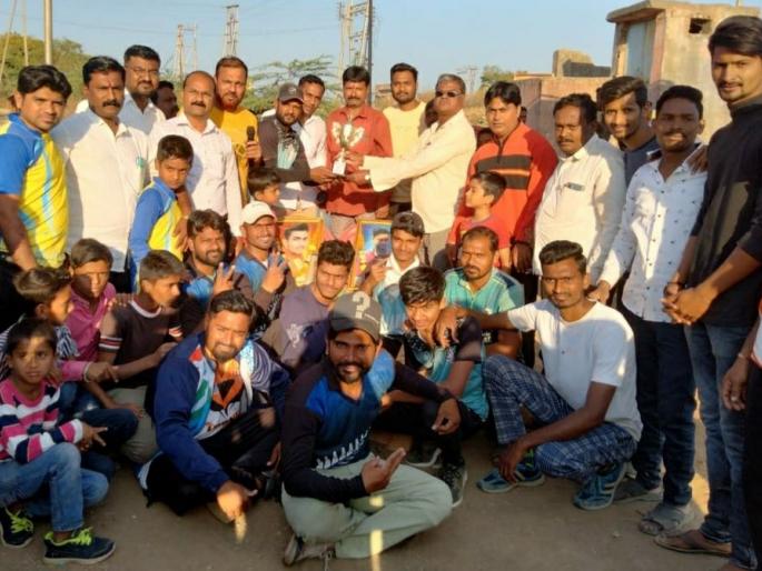 Empire Malhar won the Bhusawal Memorial Cup Cricket Tournament | भुसावळातील स्मृती चषक क्रिकेट स्पर्धा एम्पायर मल्हारने जिंकली Empire Malhar won the Bhusawal Memorial Cup Cricket Tournament | भुसावळातील स्मृती चषक क्रिकेट स्पर्धा एम्पायर मल्हारने जिंकली