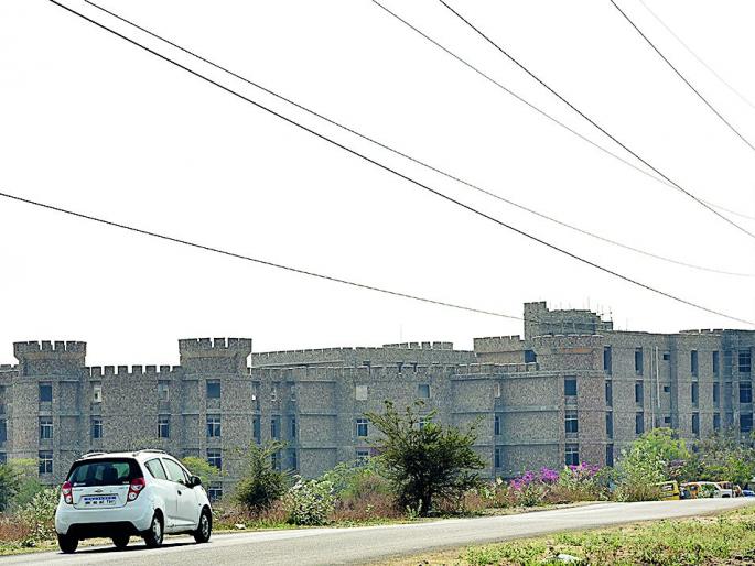 Nagpur Improvement Trust pampered Center Point School | नागपूर सुधार प्रन्यासची सेंटर पॉईंट स्कूलवर मेहेरनजर Nagpur Improvement Trust pampered Center Point School | नागपूर सुधार प्रन्यासची सेंटर पॉईंट स्कूलवर मेहेरनजर