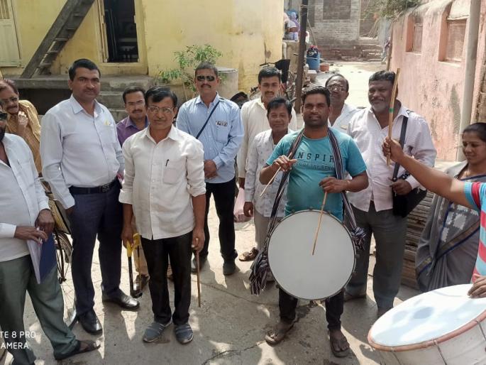 Play municipal drum for tax collection | कर वसुलीसाठी पालिकेचे ढोल बजाव Play municipal drum for tax collection | कर वसुलीसाठी पालिकेचे ढोल बजाव