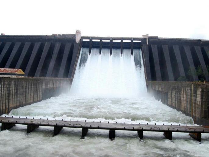 Satara: Rain increased; The lower the viscosity, the kiosks at four feet | सातारा :पाऊस वाढला; विसर्ग कमी, कोयनेचे दरवाजे चार फुटांवर Satara: Rain increased; The lower the viscosity, the kiosks at four feet | सातारा :पाऊस वाढला; विसर्ग कमी, कोयनेचे दरवाजे चार फुटांवर