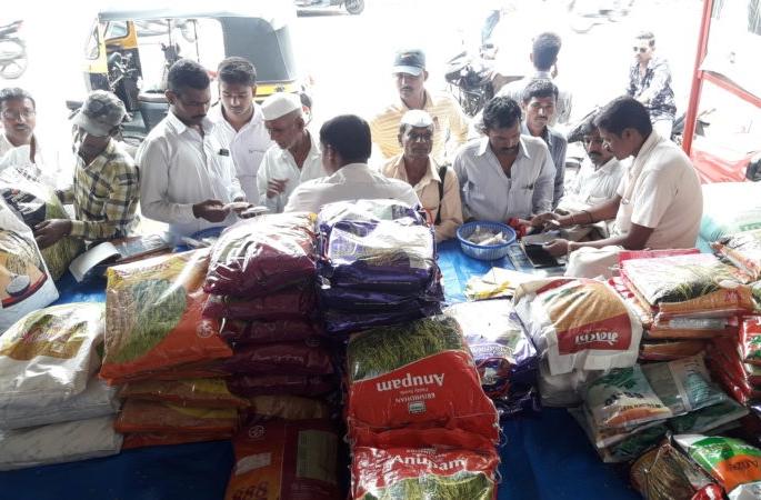 Fraudulent fraud by bogass seeds | बोगस बियाण्यांमुळे शेतकऱ्यांची फसवणूक